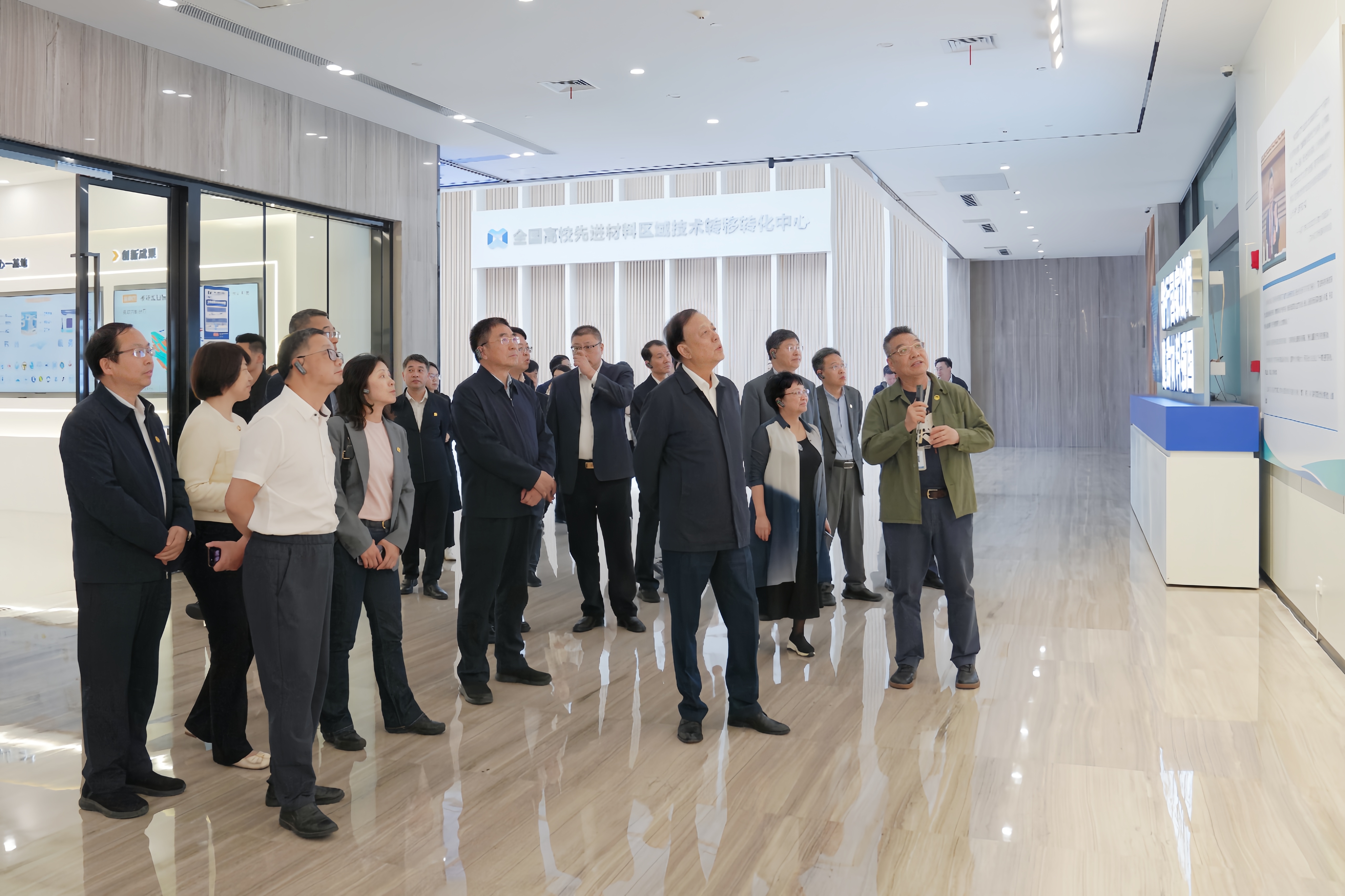 1.4月22日，調(diào)研組一行在全國(guó)高校先進(jìn)材料區(qū)域技術(shù)轉(zhuǎn)移轉(zhuǎn)化中心（江蘇）調(diào)研.jpg